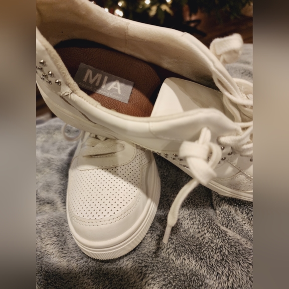 DILLON FAUX LEATHER STUDDED SNEAKERS - WHITE - Picture 4 of 7